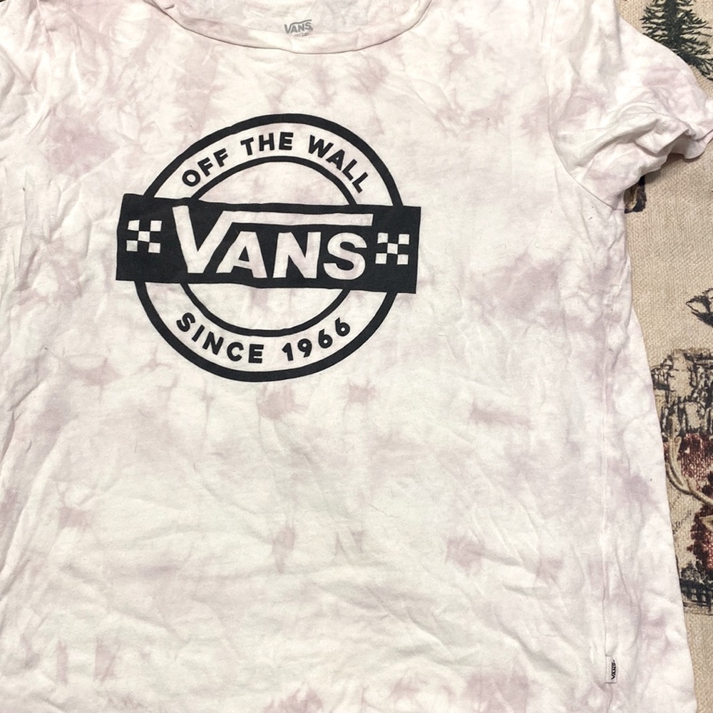light purple and white, size large in women’s.